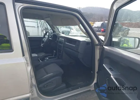 2008 Jeep Commander Sport z USA, uszkodzony, nr VIN 1J8HG48KX8C198570